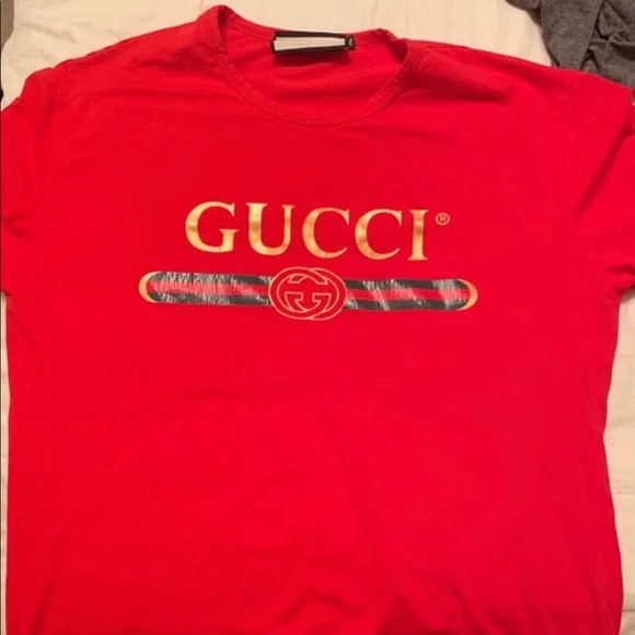 red gucci logo